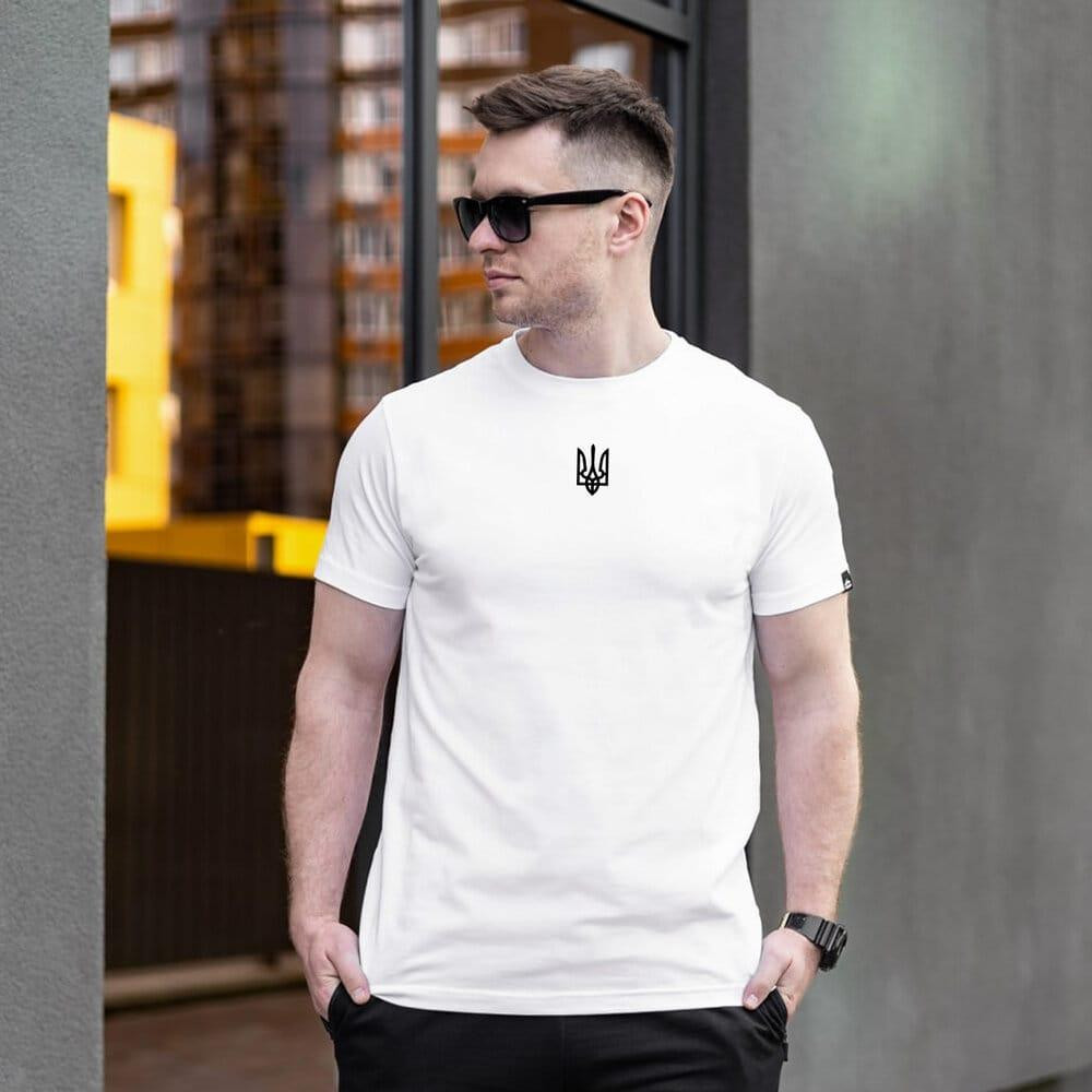 Футболка чоловіча однотонна біла Pobedov Peremoga - наклейка Герб 4см чорна Київ - фото 1