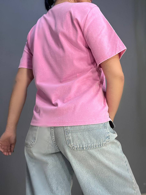 Футболка жіноча A-N 02517 варена аплікація літера "R" з камінців попереду середньої довжини one size, рожевий, one size Київ - фото 18