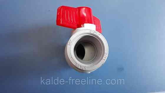 Кран пластиковый с резьбой 1