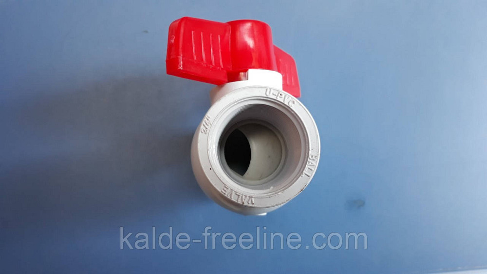 Кран пластиковый с резьбой 1