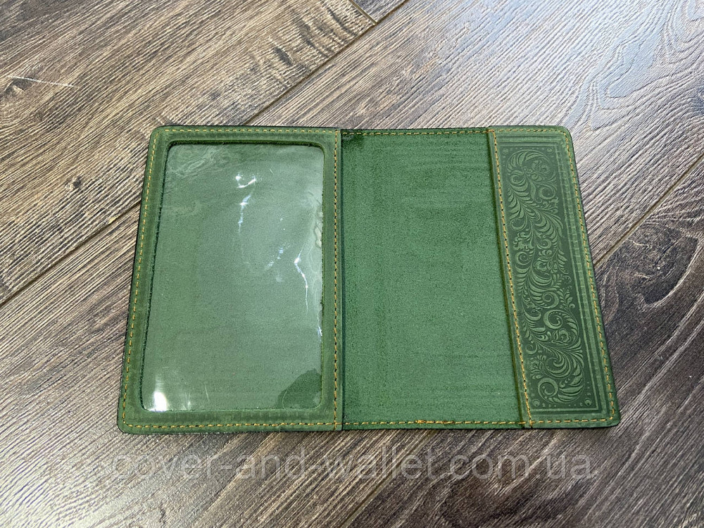 Обкладинка для паспорта із гербом України зеленого кольору ST Leather Київ - фото 5