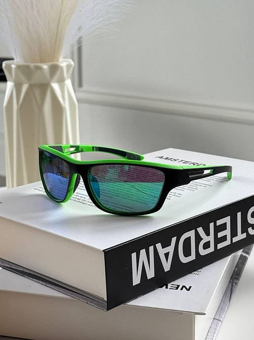 Стильні Чоловічі спортивні окуляри POLARIZED з пластиковою оправою на середнє обличчя Київ - фото 6