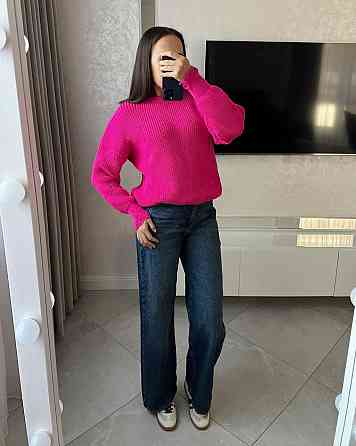 Жіночий затишний оверсайз светр з рваним ефектом машинна в'язка. Малиновий Одеса