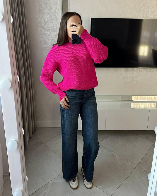 Жіночий затишний оверсайз светр з рваним ефектом машинна в'язка. Малиновий Одеса - фото 4