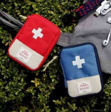 Органайзер-аптечка для дома и путешествия красная Винница