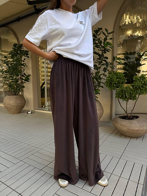 Жіночі базові об'ємні штани в стилі оверсайз турецький велюр Шоколад Одеса - фото 5