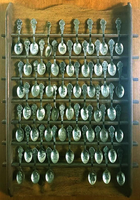 Полка для коллекции ложек 