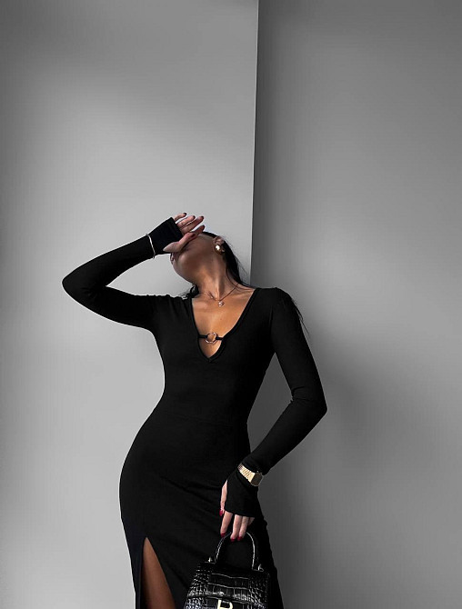 Элегантное женское платье с выразительным разрезом ¦плотный рубчик 46/48 Одесса - изображение 1