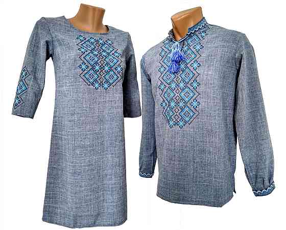 Вишите плаття в синьому кольорі з геометричним орнаментом  і вишитим рукавом Київ