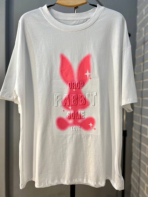 Футболка жіноча YIGOU 17 напис малюнок кролик RABBIT оверсайз подовжена one size, білий, one size Київ - фото 6