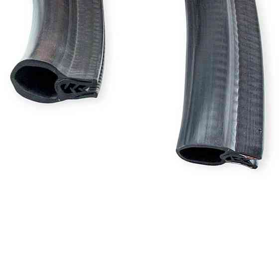 Уплотнитель 2121, 21213 (1550 мм) капота Мукачево