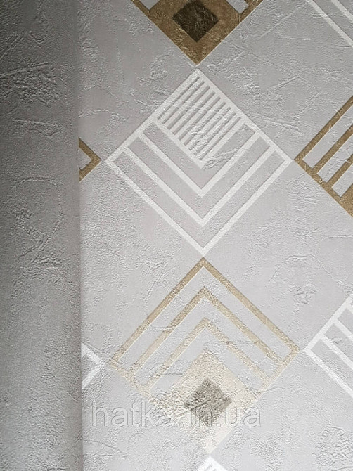 Шпалери вінілові на флізелін AS creation New-life геометрія квадрат білий золотистий на сірому під штукатурку Київ - фото 2