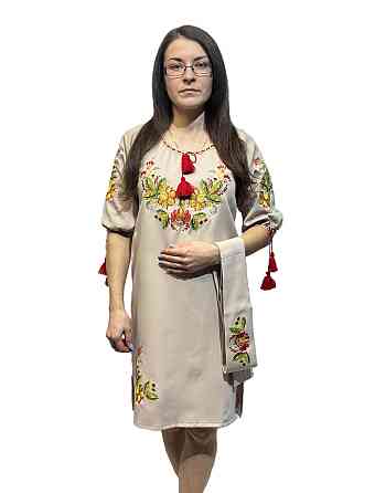 Жіноча вишита сукня з яскравим кольоровим розписом на орнаменті Київ