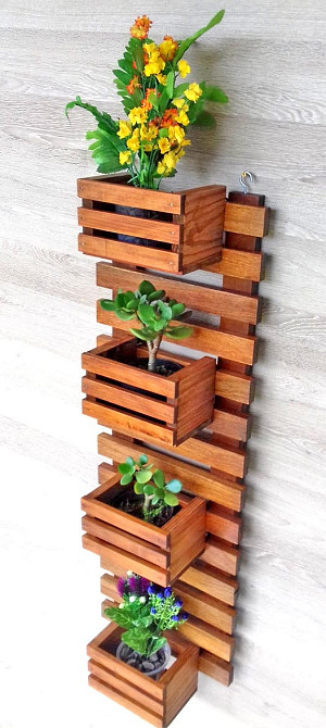 Полка настенная для цветов 