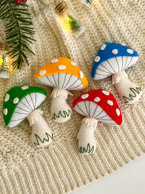 Новорічна ялинкова прикраса з фетру ручної роботи - Мухомор Київ - фото 1