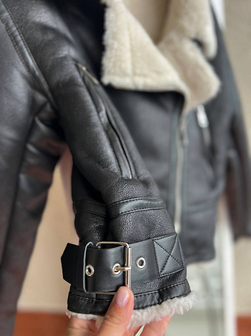 Дублянка жіноча Aftf Basic 2418 косуха укорочена блискавка біле хутро чорна, чорний, M Київ - фото 12