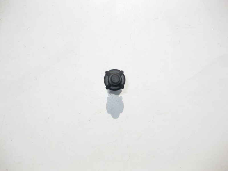 Mercedes-Benz  A0009930860 Пластиковий палець - кріплення блоку керування двигуна Одесса - изображение 2