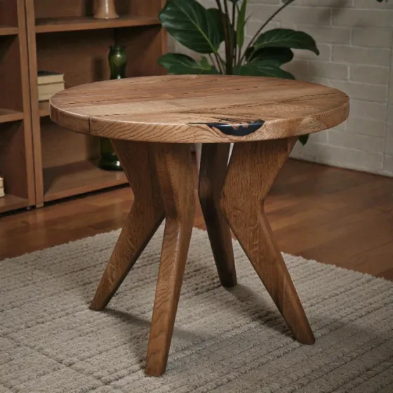 Дубовий столик з елементами епоксидної смоли Кролевець