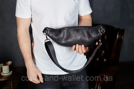 Стильна сумка-бананка із натуральної шкіри з відділенням для телефону Puos (чорна) Київ