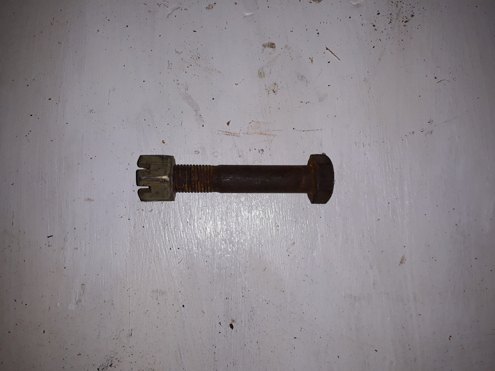 Болт дифференциала с гайкой ЗИЛ-130 (250870-П) заднего моста. 2011452-П Харьков - изображение 1