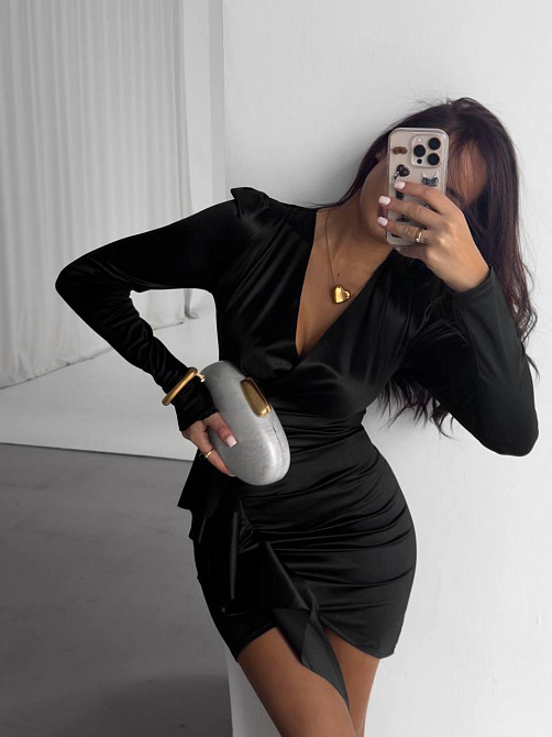 Жіноче привабливе мініплаття з драпіруванням із королівського атласу. Чорний, 46/48 Одеса - фото 6
