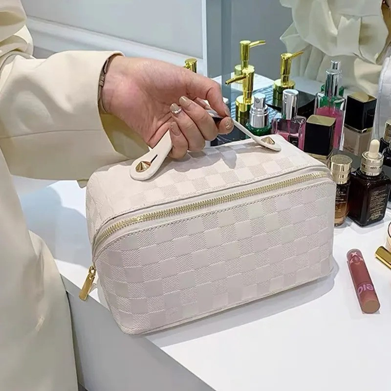 Косметичка на молнии из искусственной кожи, дорожная, белая Каменец-Подольский - изображение 4