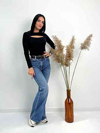 Трикотажна кофтинка з розрізом на грудях "Kiss" оптом I Батал 50, Чорний Київ