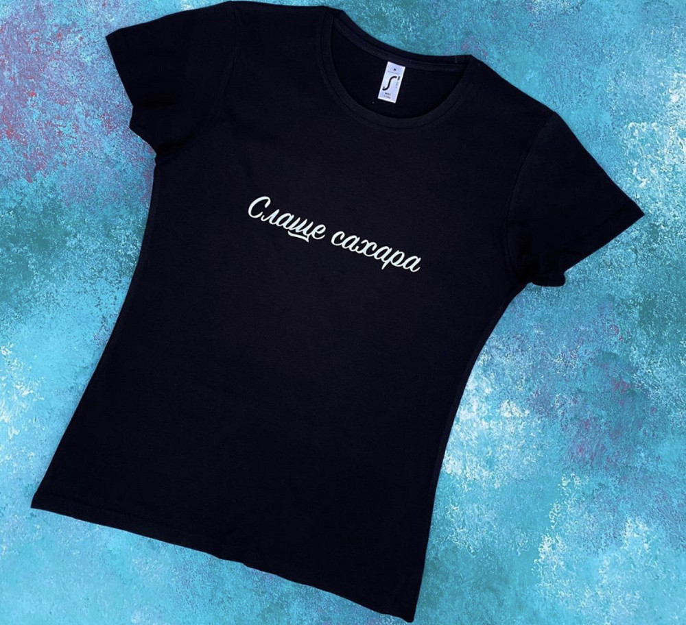 Чорна жіноча футболка з написом СЛАЩЕ САХАРА Чернівці - фото 1
