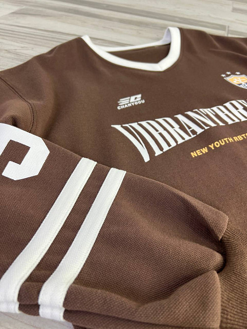 Свитшот женский A-N 25047 оверсайз вырез поло с надписью впереди one size коричневый, коричневый, one size Киев - изображение 14