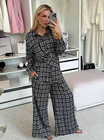 Жіночий легкий принтований костюм-двійка: сорочка та штани з хусткою сатин Чорний Одеса
