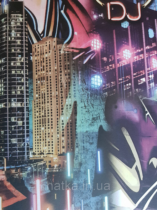 Обои флизелиновые Decoprint Good Vibes 0.53х10 молодежные небоскребы граффити черно розовые светятся в темноте Киев - изображение 3