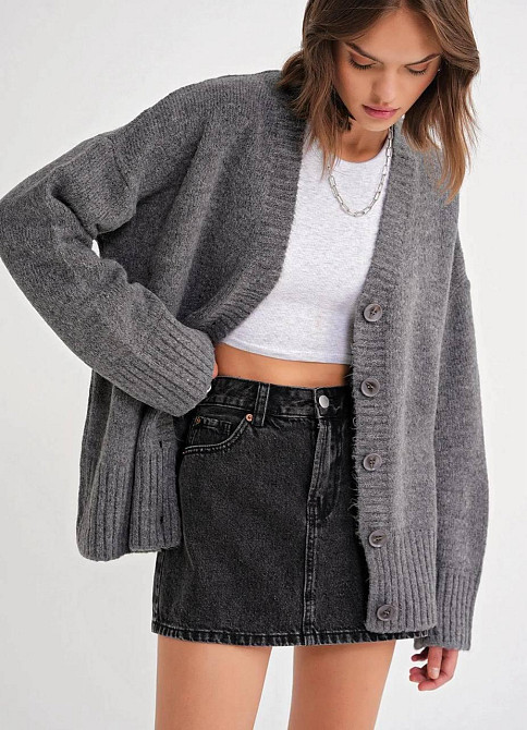 Женский базовый вязаный оверсайз кардиган на пуговицах Графит Одесса - изображение 3