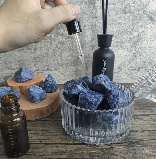 Натуральный кристалл голубого содалита, 3- 3.5 см. Необработанные кристаллы содали и 1шт. Киев - изображение 2