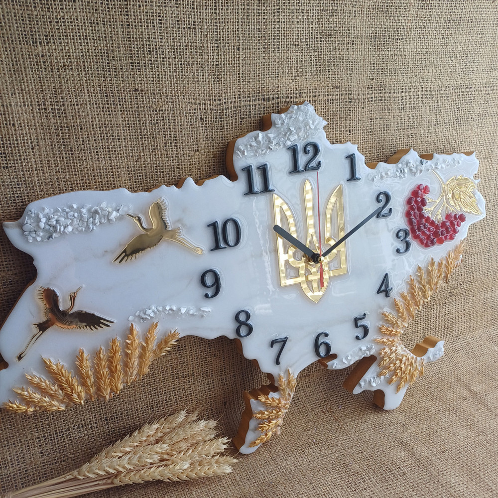 Годинник настінний 50 х 32 см з епоксидної смоли ручної роботи "Карта України" з кісточками та гербом Дніпро - фото 1