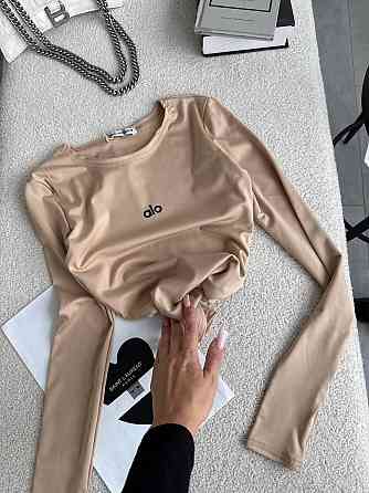 Стильний жіночий базовий лонгслів із написом і вирізом під пальчик мікродайвінг беж Одеса