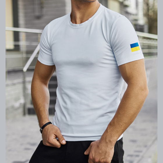 Чоловіча патріотична футболка літня з прапором на плечі з українською символікою бавовна базова біла Одеса