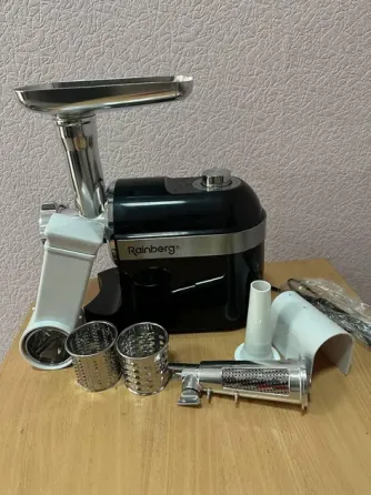 черная Мясорубка Rainberg RB-2270 3800Вт с реверсом и насадками для шинковки и колбас Коломыя