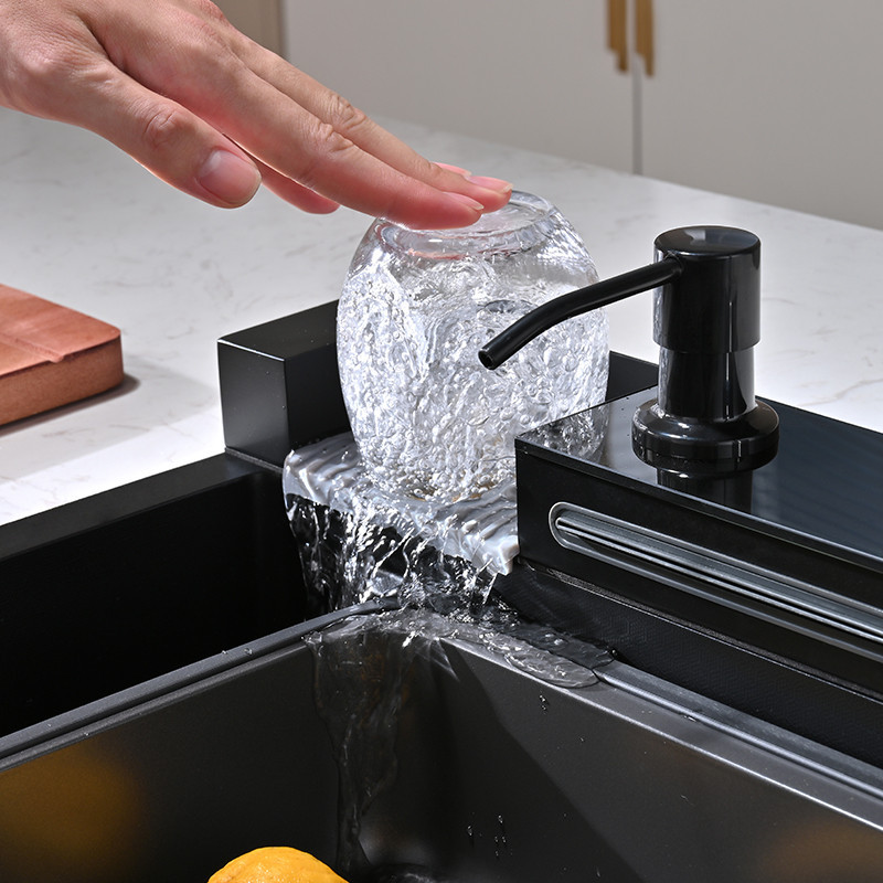 Кухонная мойка водопад Willda черная/Nano Black 68x46x22 см с панелью (561137022) Киев - изображение 10