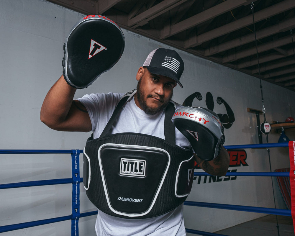 Лапи боксерські TITLE Boxing Aerovent Anarchy Punch Mitts Black/Silver Кам'янське - фото 4