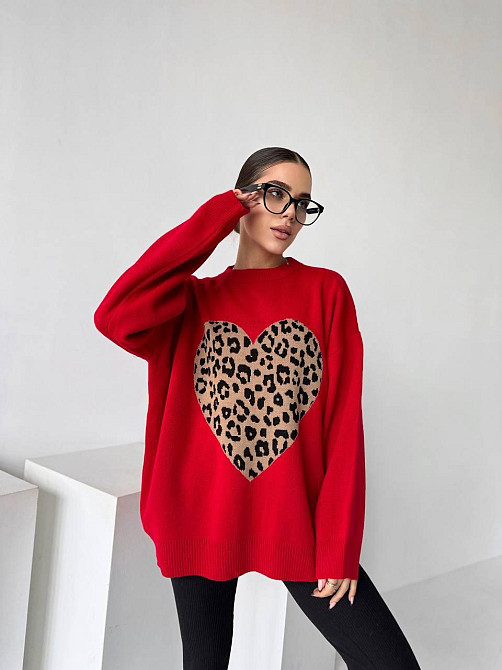 Жіночий стильний светр оверсайз із сердечками Червоний Одеса - фото 6