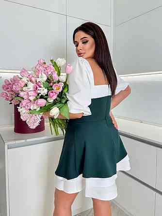 Женское стильное комбинированное мини платье с квадратным вырезом костюмка + 100% белый коттон Изумрудный, 50/52 Одесса