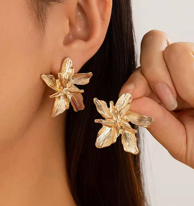 Серьги цветок золотистые женские большие серьги в форме цветка массивные Киев - изображение 2