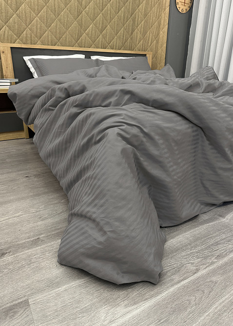 Комплект постільної білизни Страйп-сатин Сімейний з простирадлом на резинці 180х200х25, 2 підковдри 150х200, 2 наволочки 70х70 Темно-сірий (88-221) Київ - фото 8