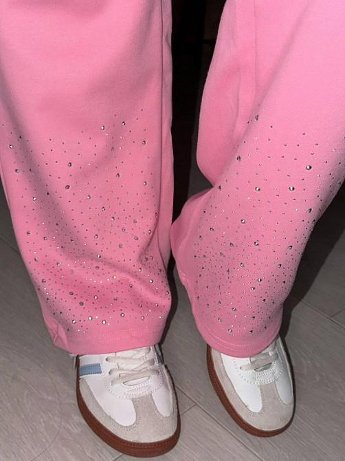 Женский стильный повседневный костюм со стразами свободного кроя трехнить Розовый, 42/44 Одесса - изображение 3