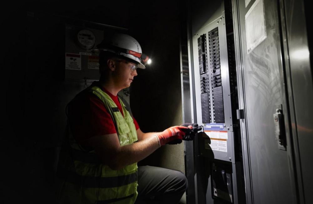 Налобный фонарь L4HL2-301 MILWAUKEE Одесса - изображение 2