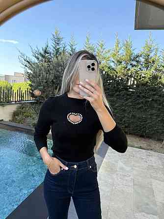 Жіночий базовий светр з оригінальною декорацією у формі сердечка + стрази машинне в'язання Чорний Одеса