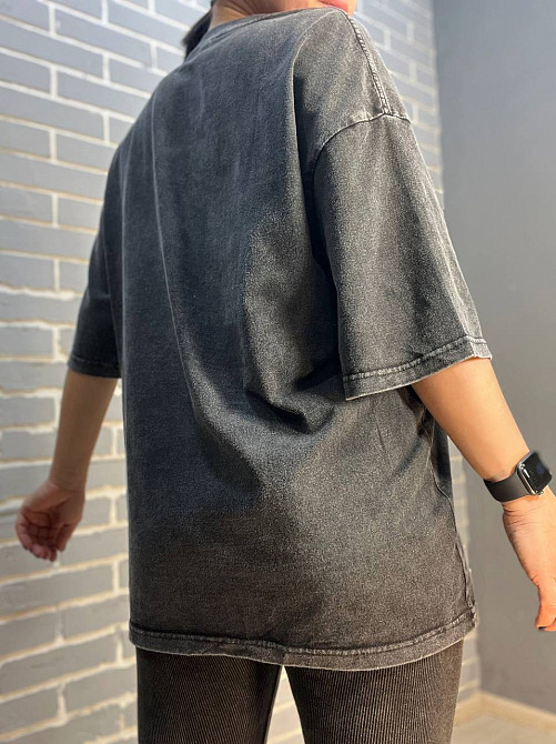 Футболка жіноча L-Y 1165 варена довга оверсайз малюнок карти збільшених розмірів one size чорна, чор Одеса - фото 6