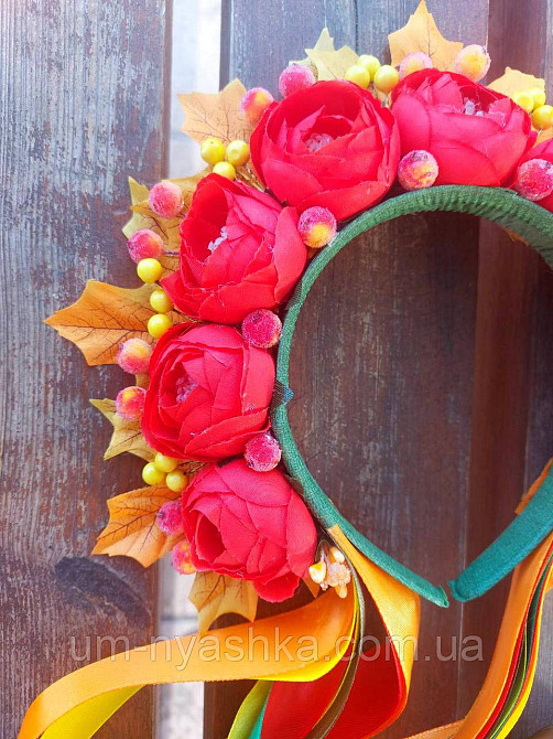 Веночек осенний в украинском стиле  