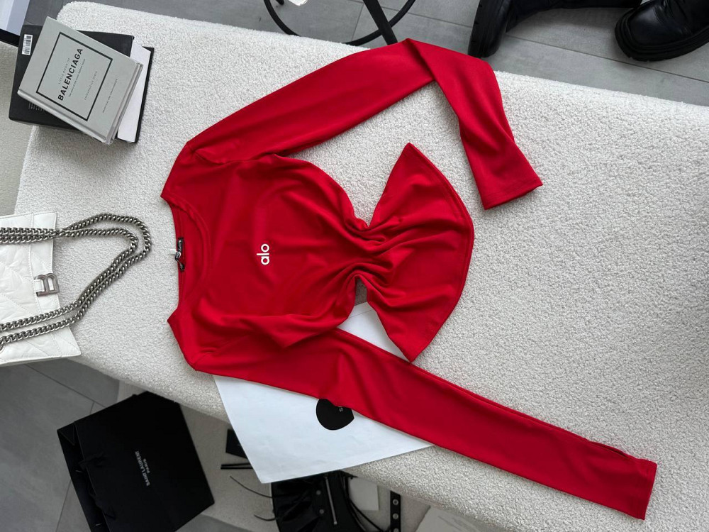 Стильный женский базовый лонгслив с надписью и вырезом под пальчик микродайвинг Красный Одесса - изображение 3