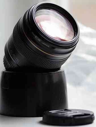 Объектив Canon EF 100mm. F/2 USM . Киев